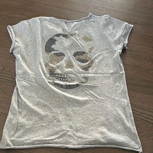 Gray Skull Graphic T-Shirt